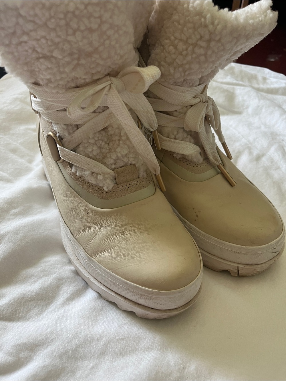 Sorel Women's Cream Lace-Up Sherpa Winter Boots